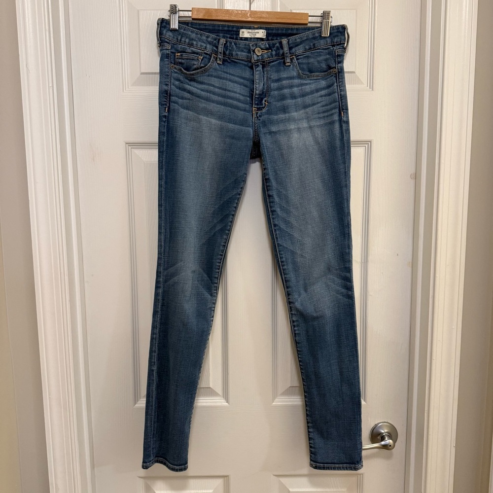 EUC Abercrombie & Fitch Skinny Jeans